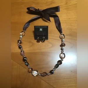 Stone necklace and earrings